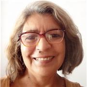 Profesora titulada, me dedico hace más de treinta años a la consultoría especializada en astrología, tengo formación especializada